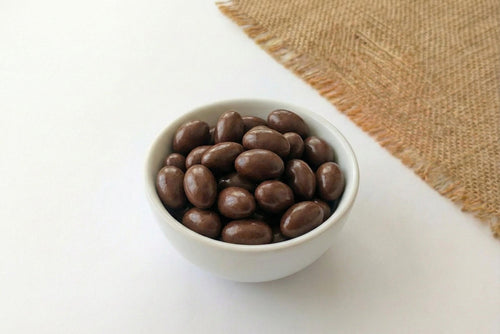 Almendra con chocolate a granel. Visita nuestra tienda en línea. 