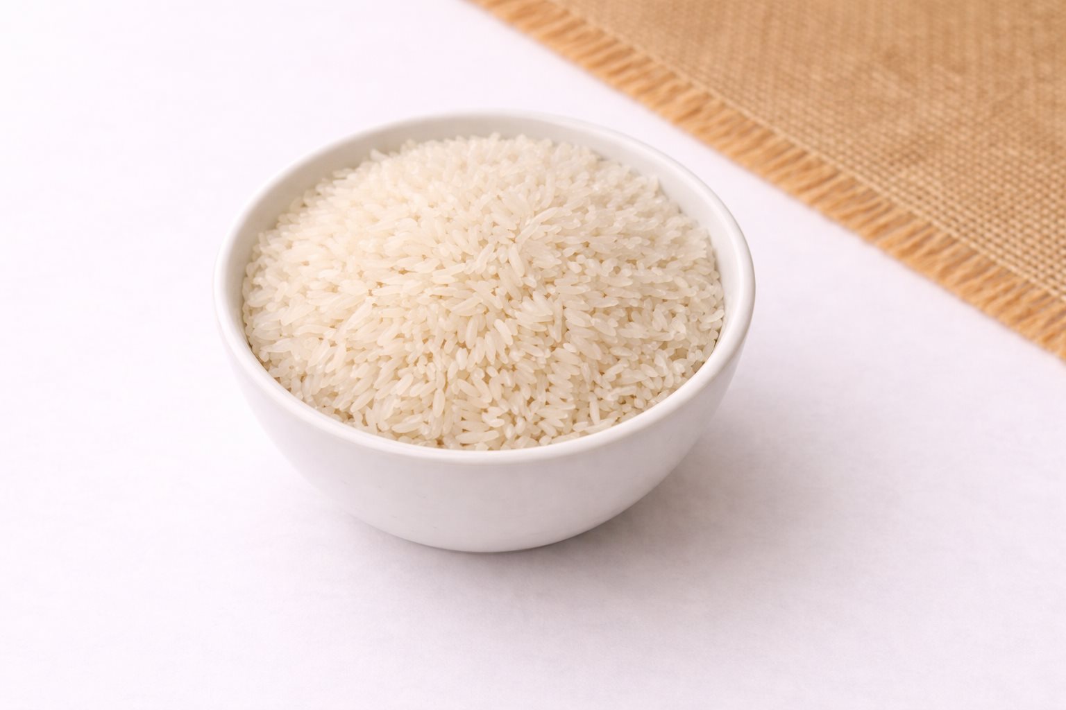 Arroz blanco a granel. Visita nuestra tienda en línea y disfruta de alimentos naturales.