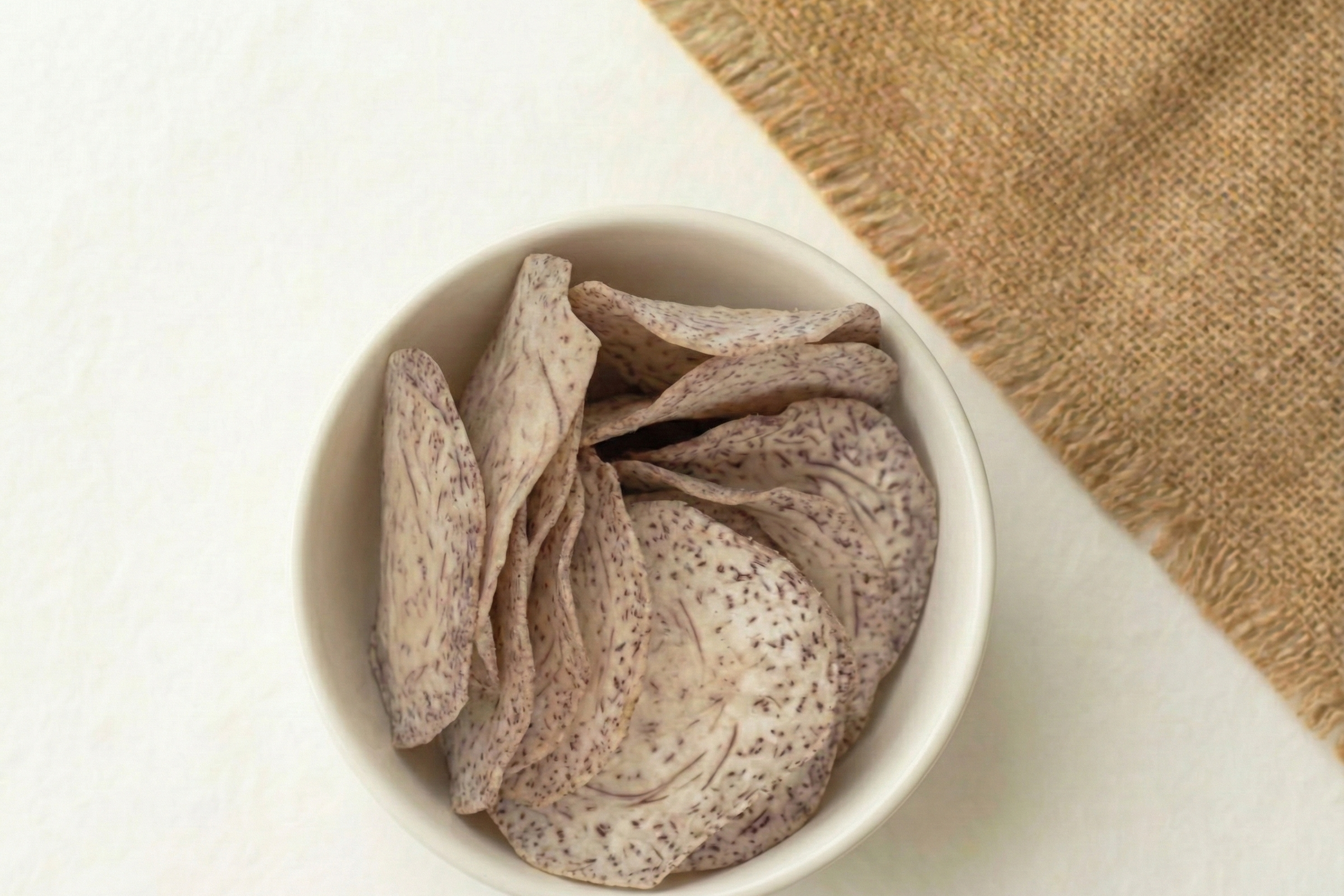 Chips de malanga (taro) naturales a granel. Disfruta de este snack y aprovecha sus beneficios.