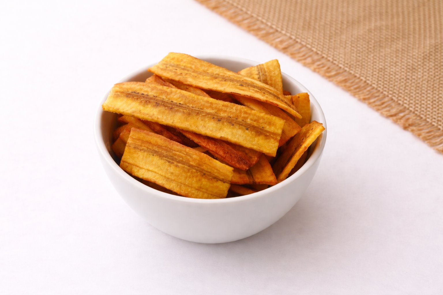 Chips de plátano natural a granel. Visita nuestra tienda en línea y disfruta de tus snacks favoritos.