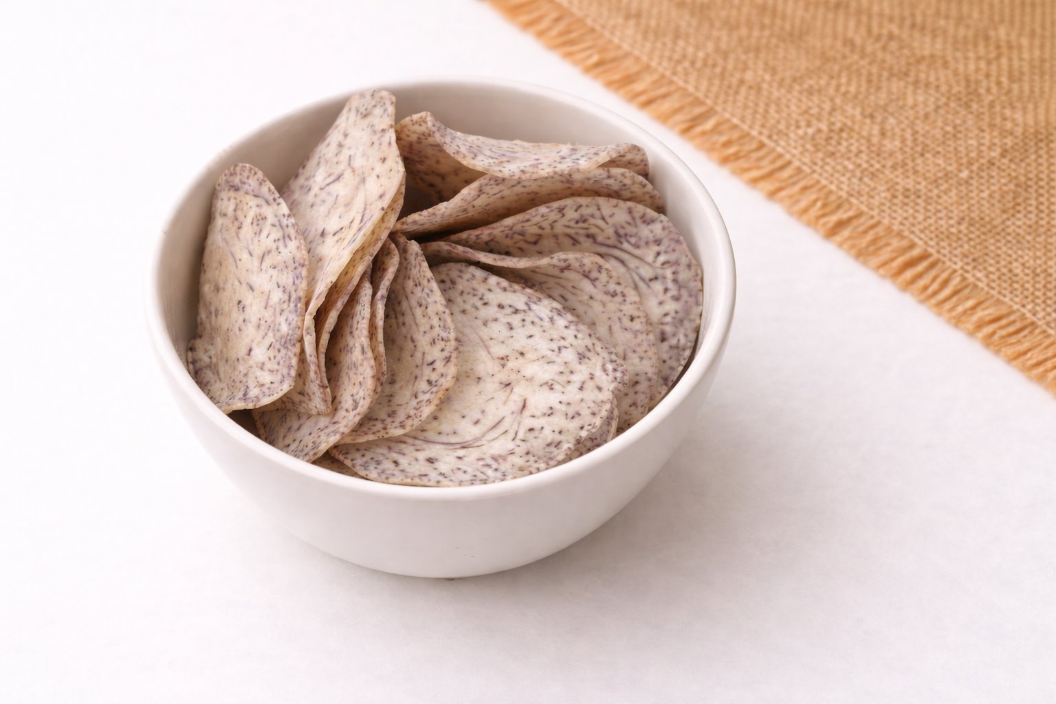 Chips de taro (malanga) natural. Visita nuestra tienda en línea y disfruta de tus snacks favoritos.