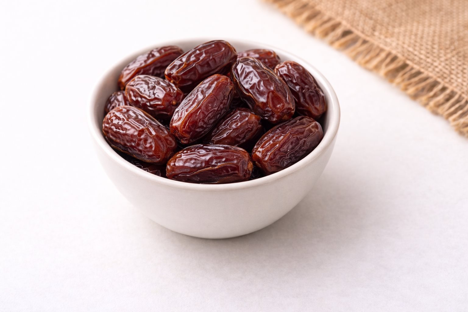 Dátil medjool. Visita nuestra tienda en línea y compra tus snacks, nueces, frutas deshidratadas. 