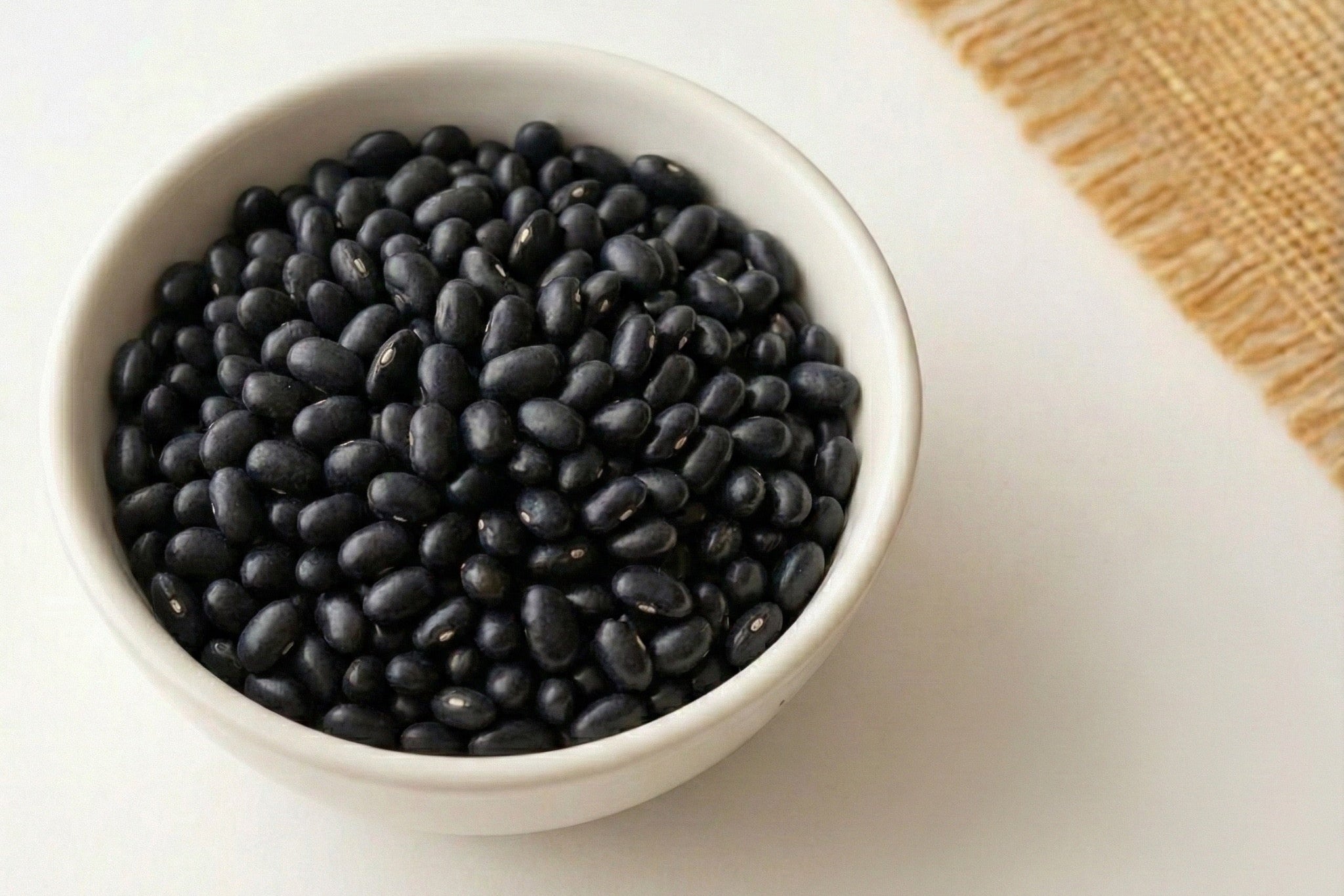 Frijol negro a granel. Disfruta de todos sus beneficios. Compra en línea.