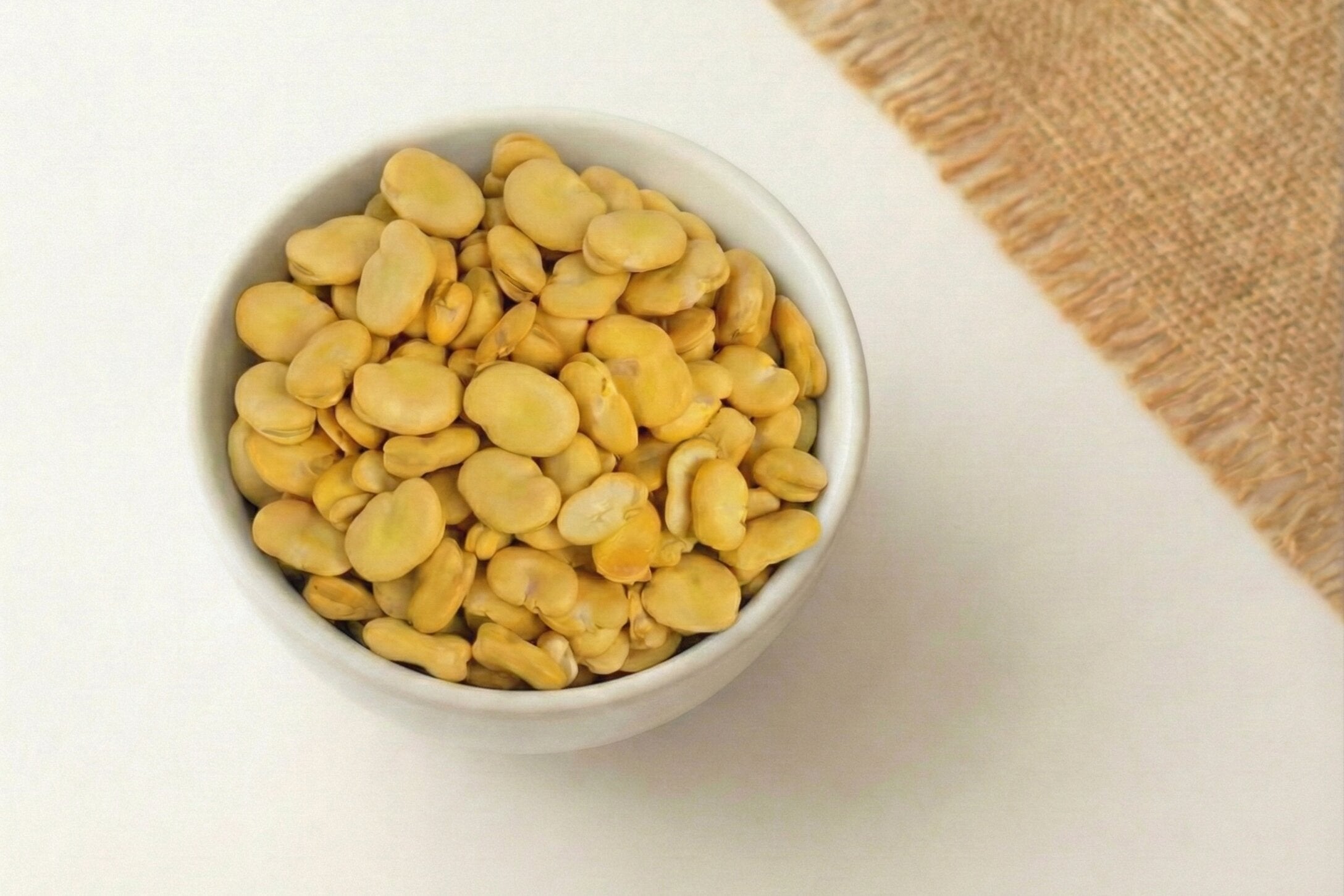 Haba natural a granel. Compra en línea y disfruta de los beneficios. 