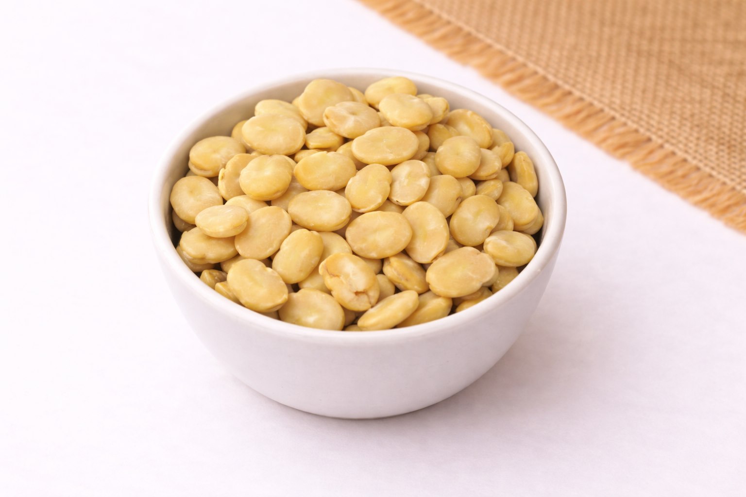 Haba natural a granel. Visita nuestra tienda en línea y compra tus legumbres, semillas, nueces.