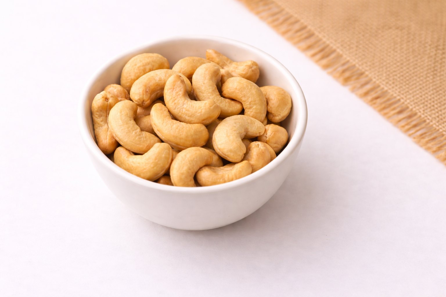 Nuez de la india con sal. Visita nuestra tienda en línea y compra tus snacks, semillas, nueces. 