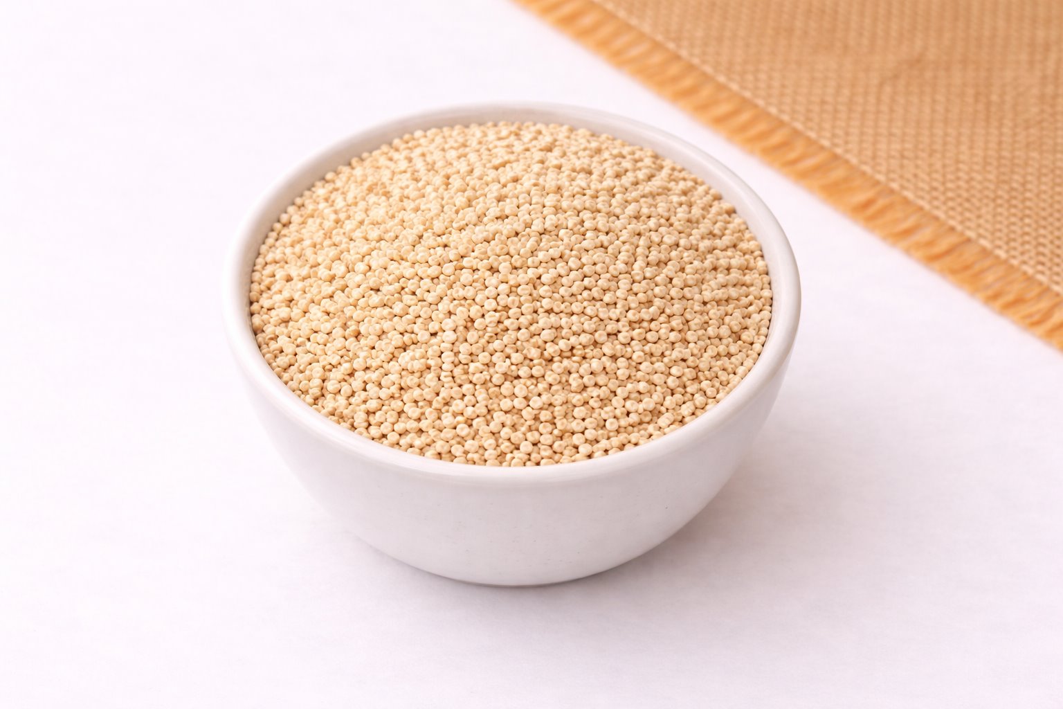 Quinoa blanca a granel. Visita nuestra tienda en línea y compra semillas, snacks, nueces, legumbres.