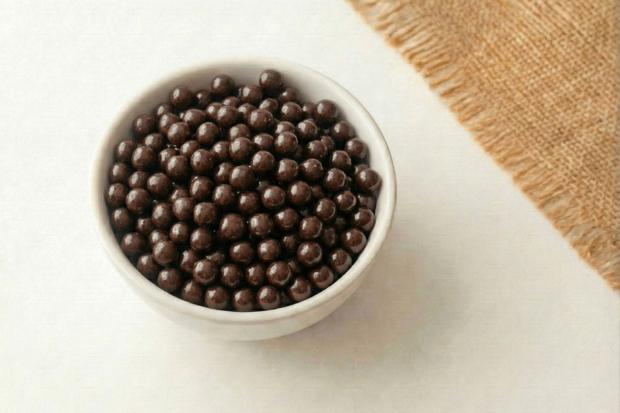 Quinoa inflada con chocolate a granel. Compra en línea tus snacks favoritos.